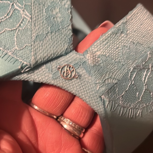 Victoria Secrets - Picture 4 of 4